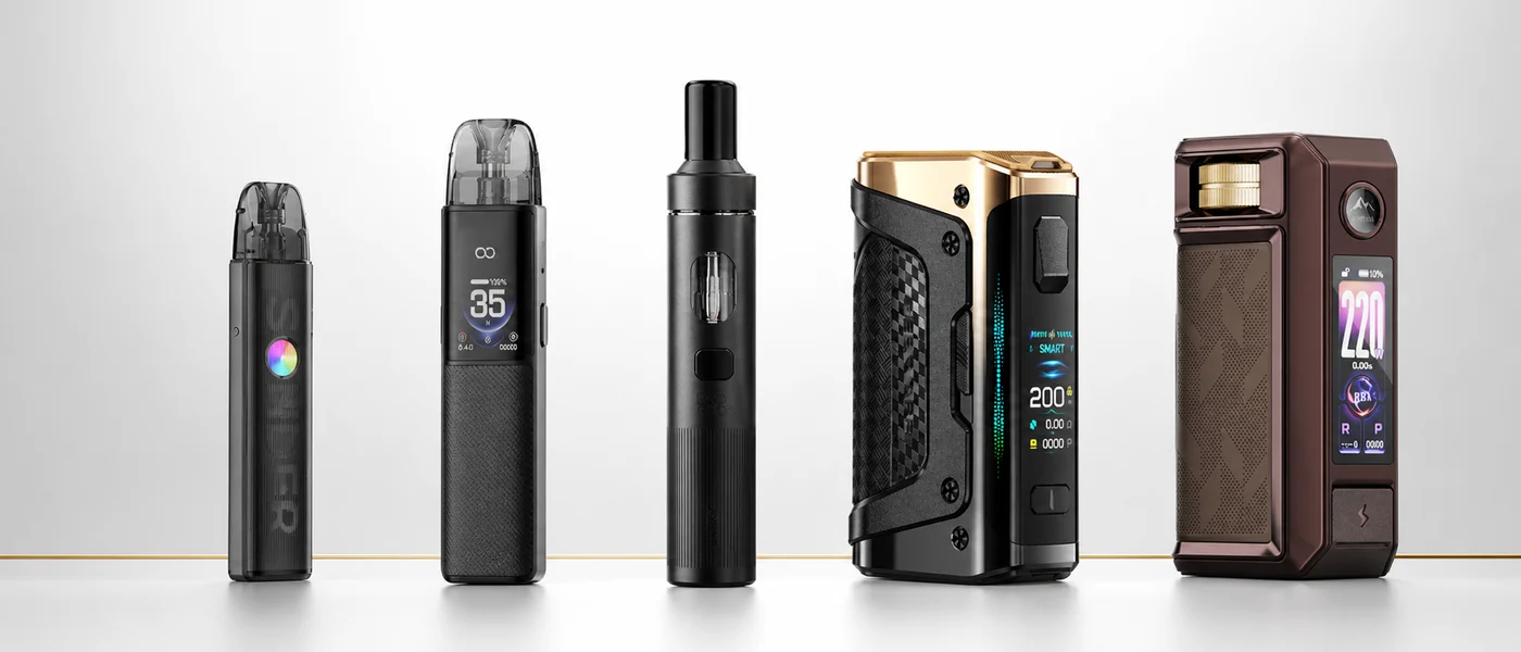Kaksi pod-laitetta, yksi AIO-vape-kynä ja kaksi säädettävää box-modia rinnakkain vertailussa